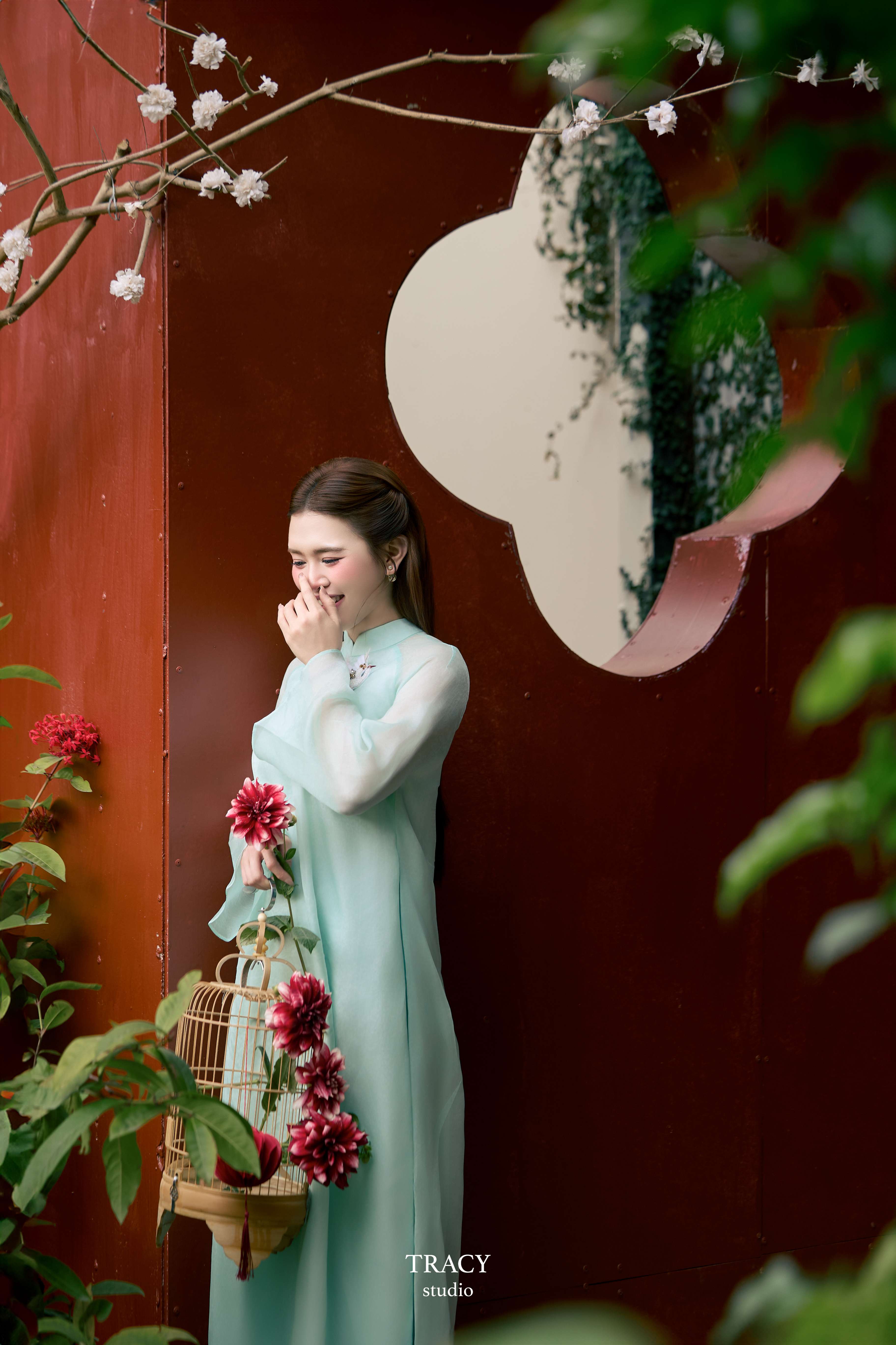 frontend/img/gallery/anh-tet-yem-ao-dai/tracy-studio-chup-ao-dai-dao-xuan (11).jpg